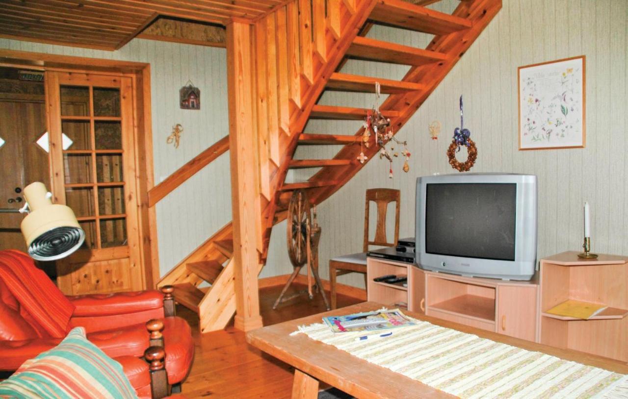 Cozy Home In Uddevalla With Wifi Häljebol Exterior foto